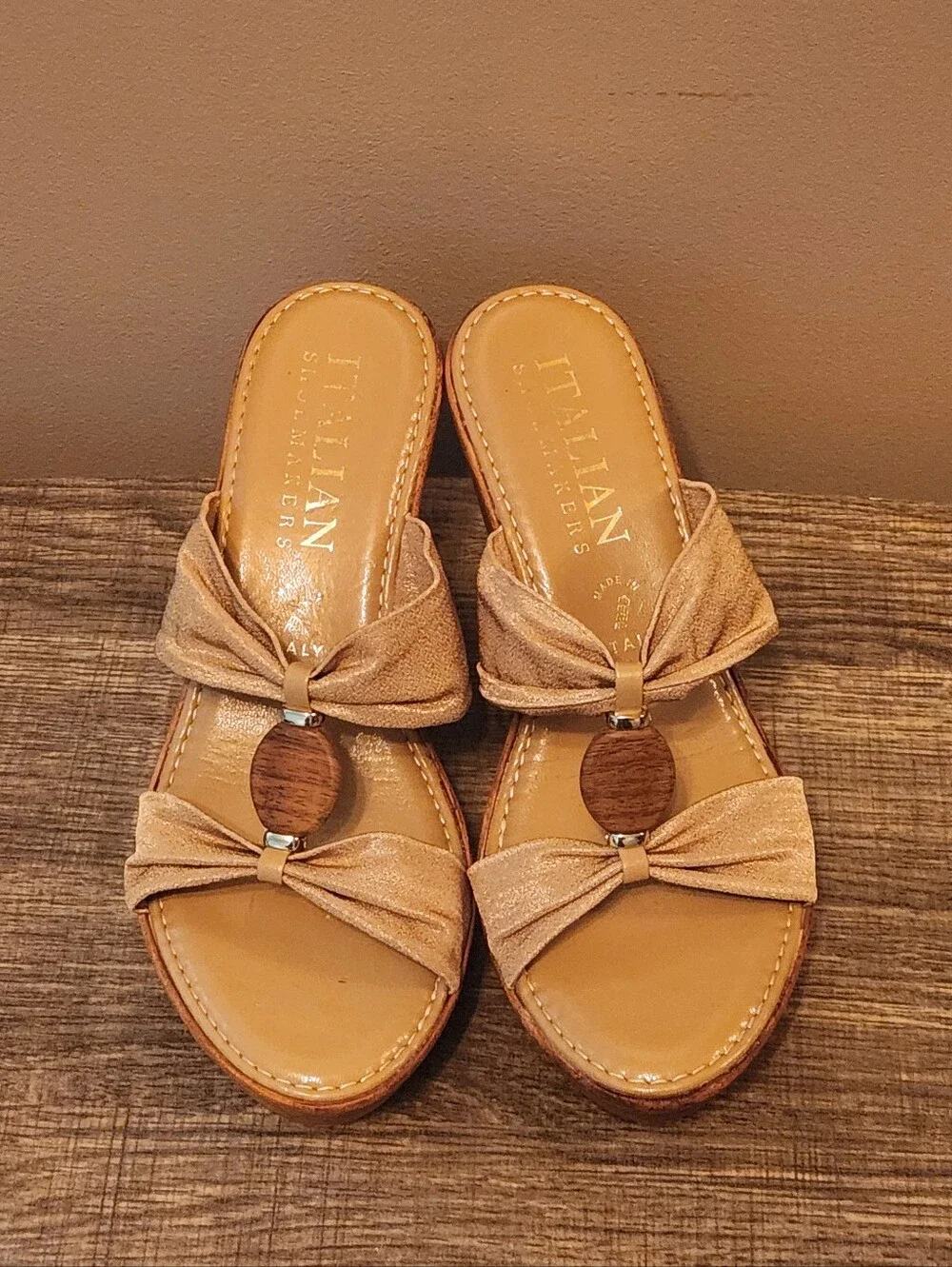 Italian Shoemakers Women's Biege & Gold Wedge Sandals Size 7.5